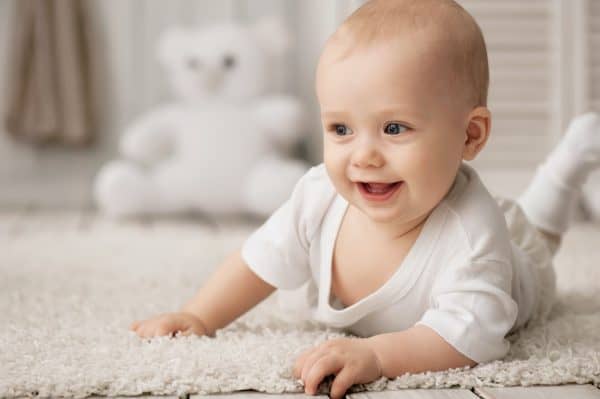 When do babies crawl? - Crawling tips and advice