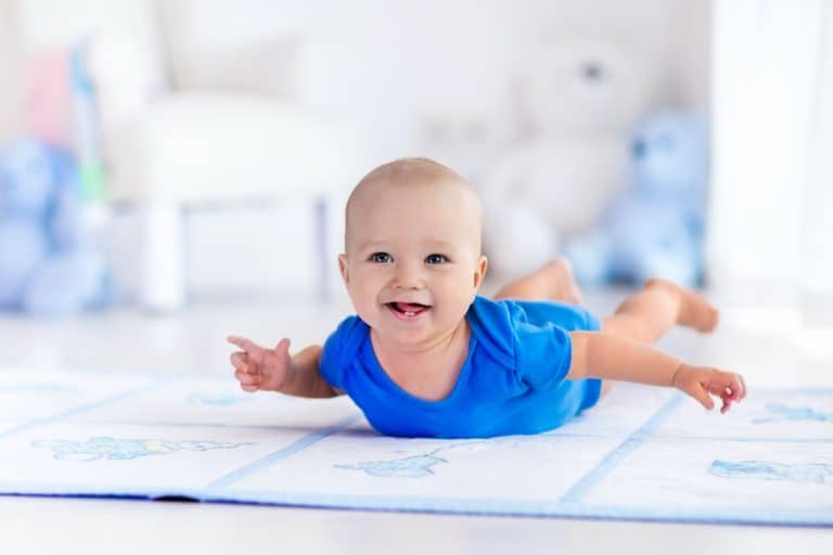 When do babies crawl? - Crawling tips and advice