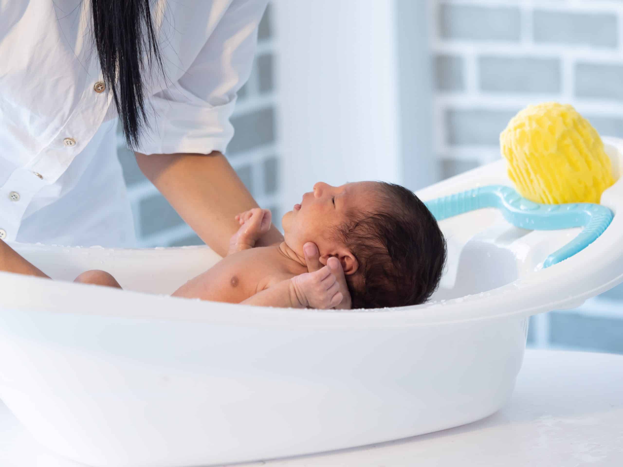 how to bathe a newborn